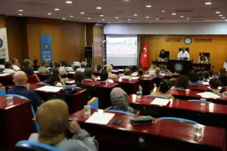 Diyarbakır'da Doğan Hatun'un yerine Evin Yelboğa Meclis Başkan Vekili seçildi