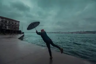 Kuvvetli yağış ve fırtına geliyor: Meteoroloji'den Doğu Karadeniz'e sağanak, Doğu Anadolu'ya rüzgar uyarısı