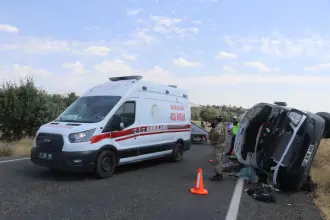 Diyarbakır’da minibüs devrildi: 3 kişi öldü, 11 kişi yaralandı