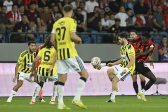 Fenerbahçe sezona puansız başladı: Gençlerbirliği geriden gelerek kazandı