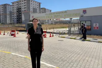 Yeni Partili Rızvanoğlu'ndan tutuklu Sinem Dedetaş ve komedyen Deniz Göktaş’a ziyaret