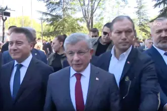 Ahmet Davutoğlu 'Cumhurbaşkanına hakaret' soruşturmasında ifade verdi: 'Sözlerimin arkasındayım'