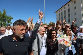 Selçuk Mızraklı tahliye edildi: "Kısa zamanda Selahattin Demirtaş’ı almak için buraya dönmek istiyorum"