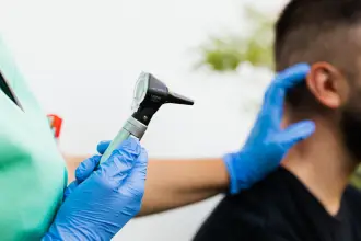 Günlük hayatta fark edilmeden ilerleyebiliyor: İşitme kaybının 5 belirtisi