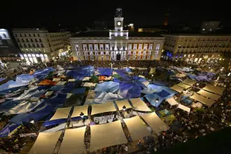 İspanya'da konut krizine karşı Madrid'deki Sol Meydanı'nda çadır eylemi sürüyor