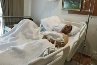 Soma'da göçükten yaralı kurtulan işçi: Maaşlar düzenli yatmıyordu, bu sorun işe de yansıyor