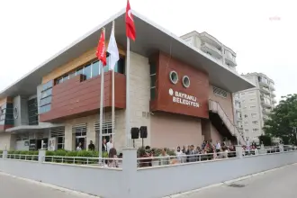 İzmir'de Bayraklı Belediyesine operasyon: Eski Başkan Serdar Sandal da gözaltında
