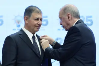 İzmir Büyükşehir Belediye Başkanı Cemil Tugay AKP'ye geçti