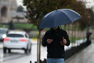 Sıcaklıklar 6 derece düşecek: Meteoroloji'den kuvvetli sağanak ve toz taşınımı uyarısı