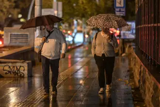 Meteoroloji'den çifte uyarı: Güneydoğu'yu toz, Marmara ve Ege'yi sağanak vuracak