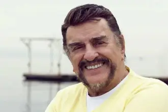 Sanatçı Alpay yaşamını yitirdi