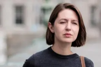 'Palestine Action'a desteği sonrası: İrlandalı yazar Sally Rooney'nin kitapları İngiltere'de satıştan kaldırılıyor