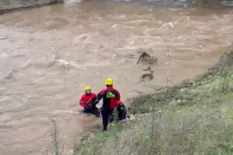 Gebze'de sele kapılan cipteki 1 kişi hayatını kaybetti, 1 kişi kayıp