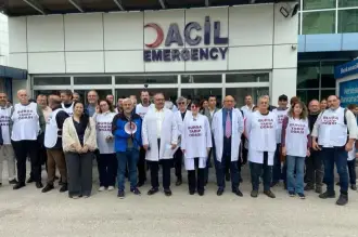 Bursa NEV Hastanesi’nde eylem: Hekimler ve sağlık çalışanları 6 aydır maaşlarını alamıyor