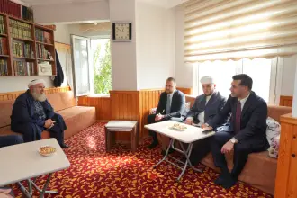 Üsküdar'ın yeni 'temsilcisi' ilk icraat olarak cemaati ziyaret etti: Kaçak otoparkla 14 yaşındaki Mahmut’un ölümünden sorumluydular