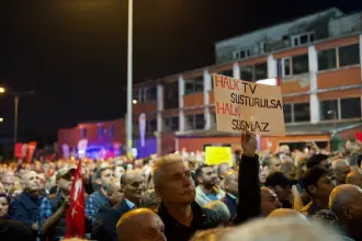 Halk TV için dayanışma mitingi: Gerçeklerin halkla buluşmasını engelleyemeyecekler