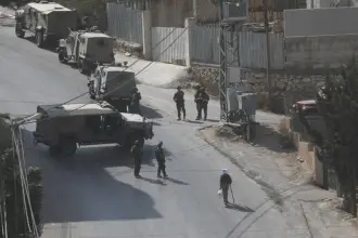 İsrail ordusu, Batı Şeria'nın El Halil şehrine "geniş çaplı askeri operasyon" başlattı