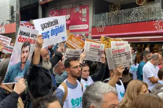 İstanbul’da gazeteciler Kadıköy’den haykırdı: “Özgür basın susturulamaz.”