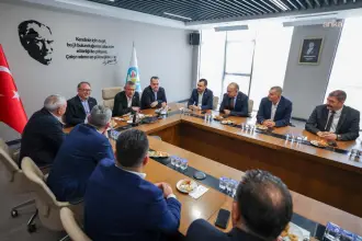 Özgür Özel: Bundan sonra İzmir'in 10 milletvekili var, biri de benim