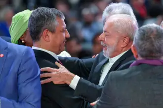 Özgür Özel'den Brezilya ve Sırbistan seçimleri için kutlama mesajı: 'Hiçbir düzen değişmez değildir'