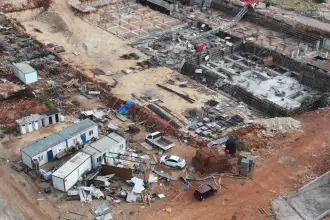 Antalya'da hortum nedeniyle parçalanan konteynerlerde 4 işçi hayatını kaybetti