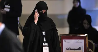 Suudi Arabistan'da kadınlar ilk kez sandık başına gitti