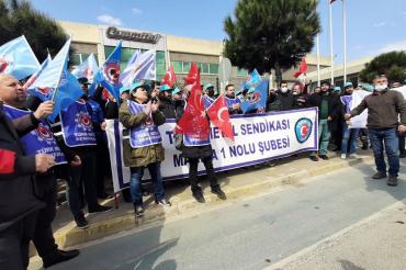 Manisa Commital fabrikasında sendikaya üye olan 24 işçi işten atıldı