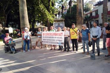 Denizli'de kamu emekçileri maaş bordrolarını yaktı