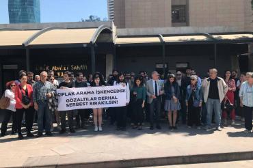 İzmir'de hukuk örgütlerinedn gözaltılara tepki: Tüm toplum üzerinde baskı kurmaya çalışılıyor