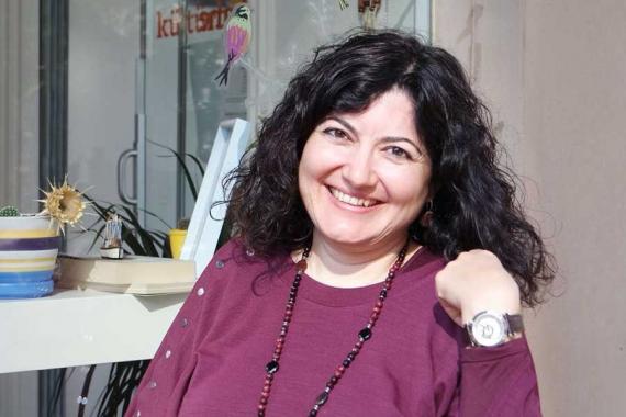 KHK ile ihraç edilen Prof. Dr. Ayşen Uysal Fransa’da profesörlük denkliği aldı