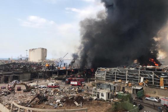 Beyrut Limanı'ndaki hangarda büyük bir yangın çıktı