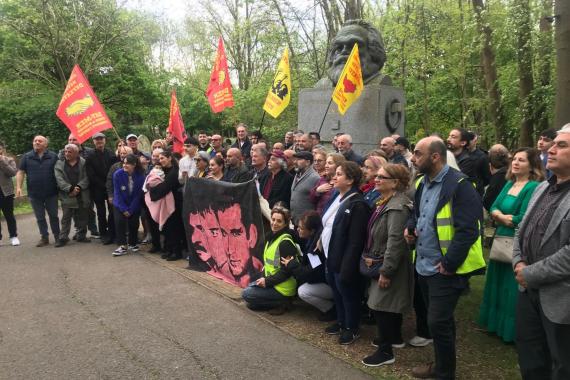 Londra'da yapılan anmanın görüntüsü.