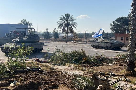 İsrail ordusu sınır kapısında