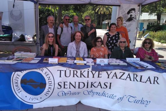 İzmir Kitap Fuarı'nda TYS stantı