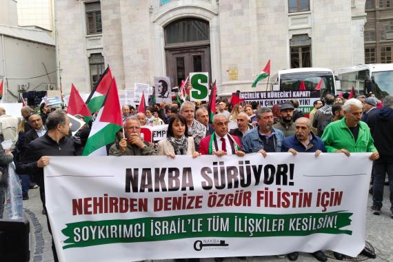İstanbul Sirkeci'de Büyük Postane önünde toplananlar Nakba'nın 75'inci yıl dönümünde yürüyüş gerçekleştirdi 