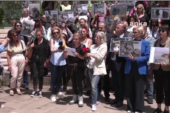 Ankara'da Meclis önünde yapan hayvan hakları savunucuları