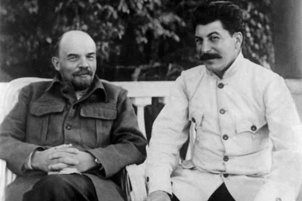 Lenin ve Stalin (sağda) bir arada.