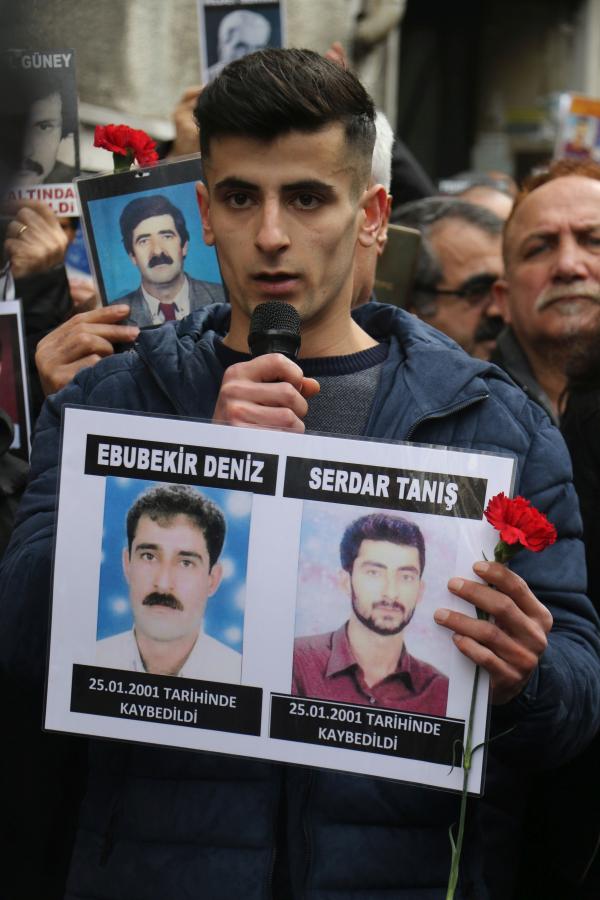 Diyar Tanış (solda)