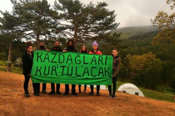 Kazdağları kurtulacak pankartı