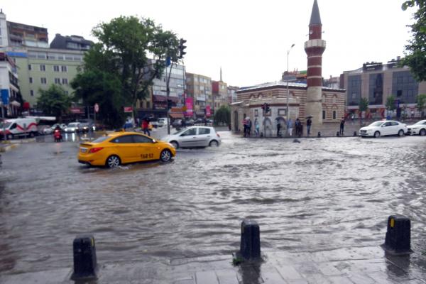 Esenyurt'ta yağış sonrası meydana gelen selde 1 kişi hayatını kaybetti -  Evrensel