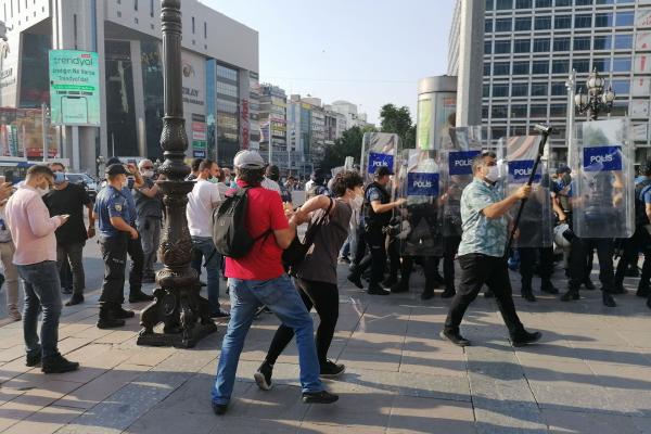 Ankara'da yapılan Suruç anmasına polis müdahalesi.