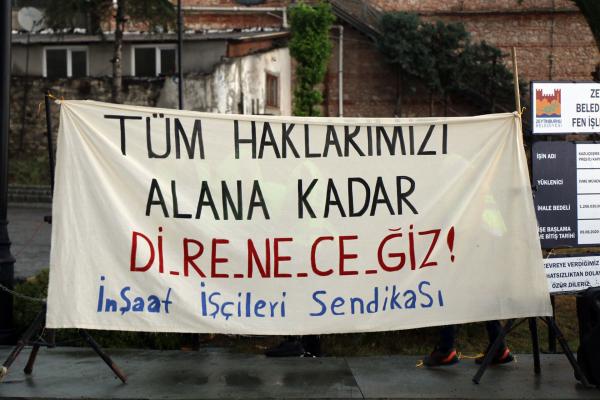 İnşaat İşçilerinin pankartı