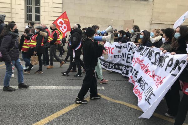 Fransa'da eylem yapan öğrenciler