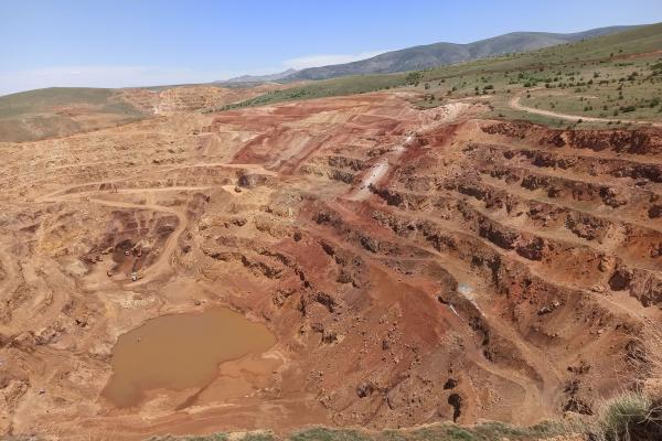 . Koç Holdinge ait Demir Export şirketi tarafından, Sivas Kangal Pınargözü köyüne kurulan maden