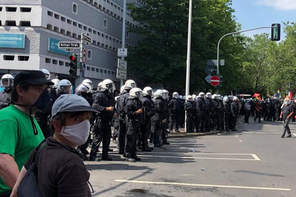 Almanya’da gösteri hakkı için yapılan eylem polis müdahalesiyle bitti