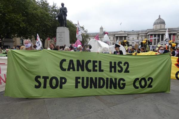 Londra'da Extinction Rebellion (XR-Yokoluş İsyanı) protesto eylemlerinden bir fotoğraf.