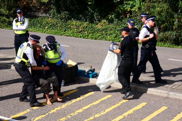 Londra’da DSEI Silah Fuarı’nı durdurun eylemleri