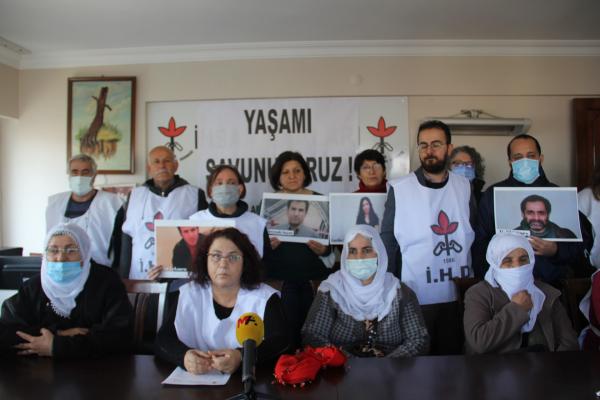 İzmir'de hasta tutuklular için nöbet tutuldu