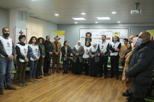Diyarbakır'da hasta tutuklular için nöbet tutuldu