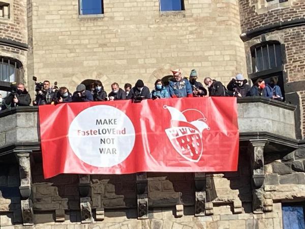 Festival, köln binlerce kişi, savaş karşıtı